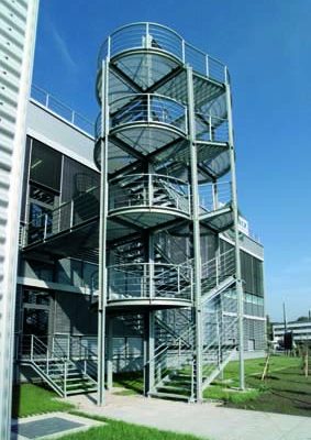 Stahlbaustiegenkonstruktion für Firma HESDAG - Auhof Wien
